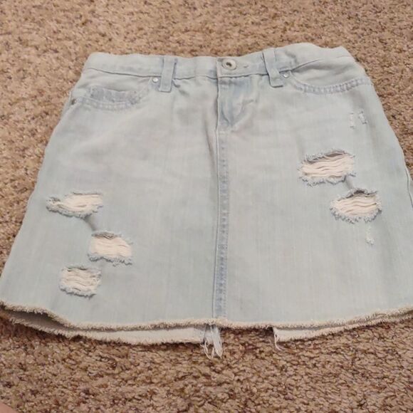 Children's Place Girls size 8 distressed ripped denim skirt,‎ light wash - Picture 1 of 4